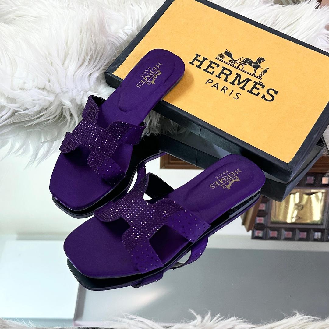 Stylish Women's Casual Slippers in Synthetic Leather